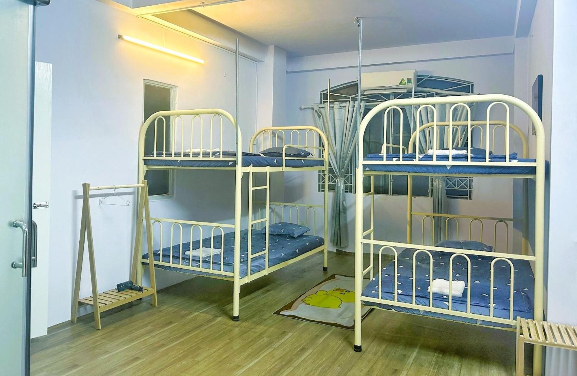 Local Khách sạn
